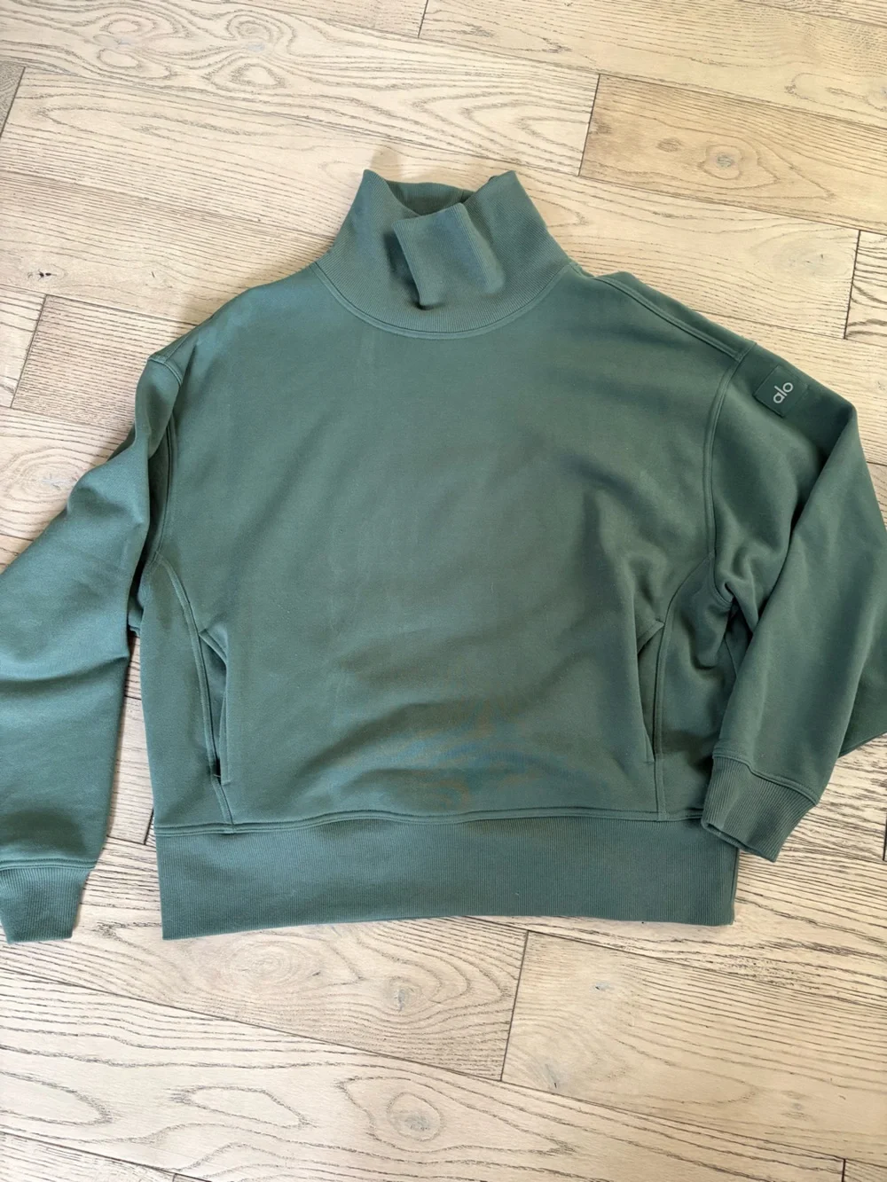 ALO yoga hazy Mockneck pullover clover green